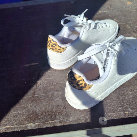 Adidas White Leather Sneakers with Gold Details - Picture 3 of 6